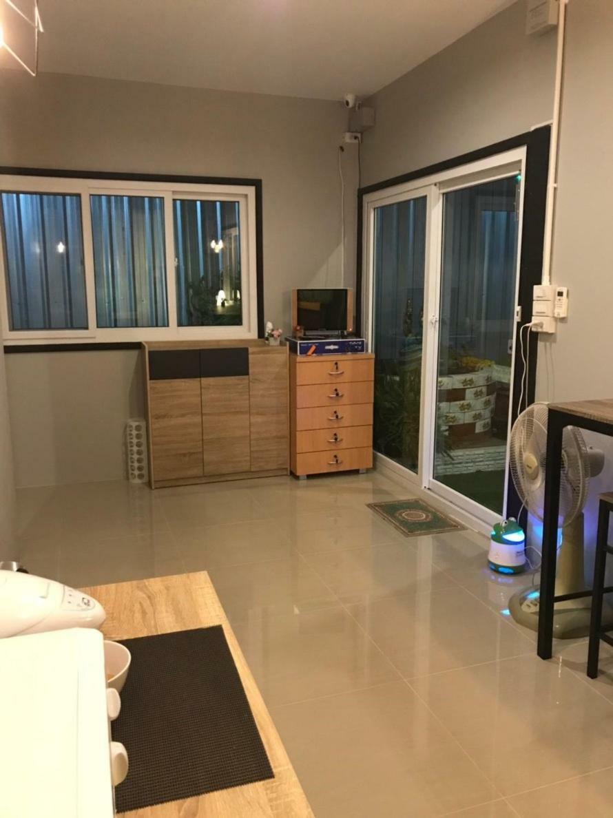 Baan Wararin Hostel Pattaya Exterior photo